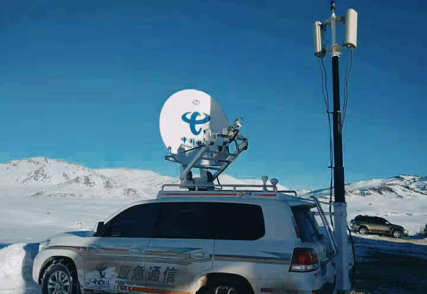 智能型电动升降桅杆  